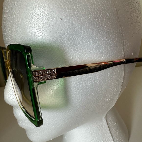 NEW one size fits most STYLISH SUNGLASSES - Picture 4 of 4